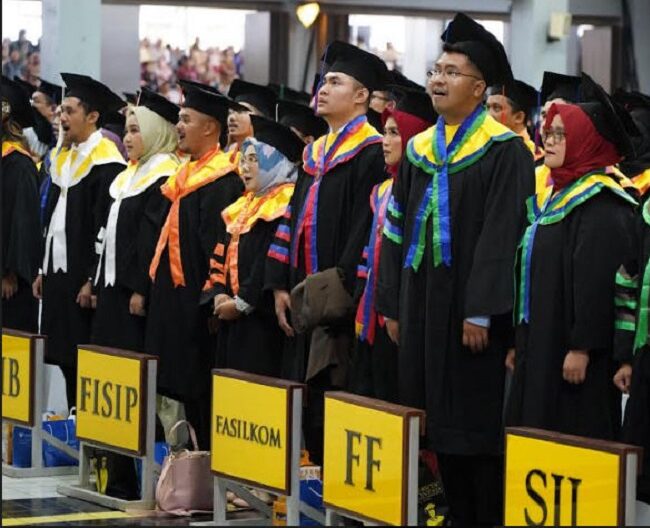 UI Wisuda 2.433 Pascasarjana, 722 Lulus dengan Cum Laude