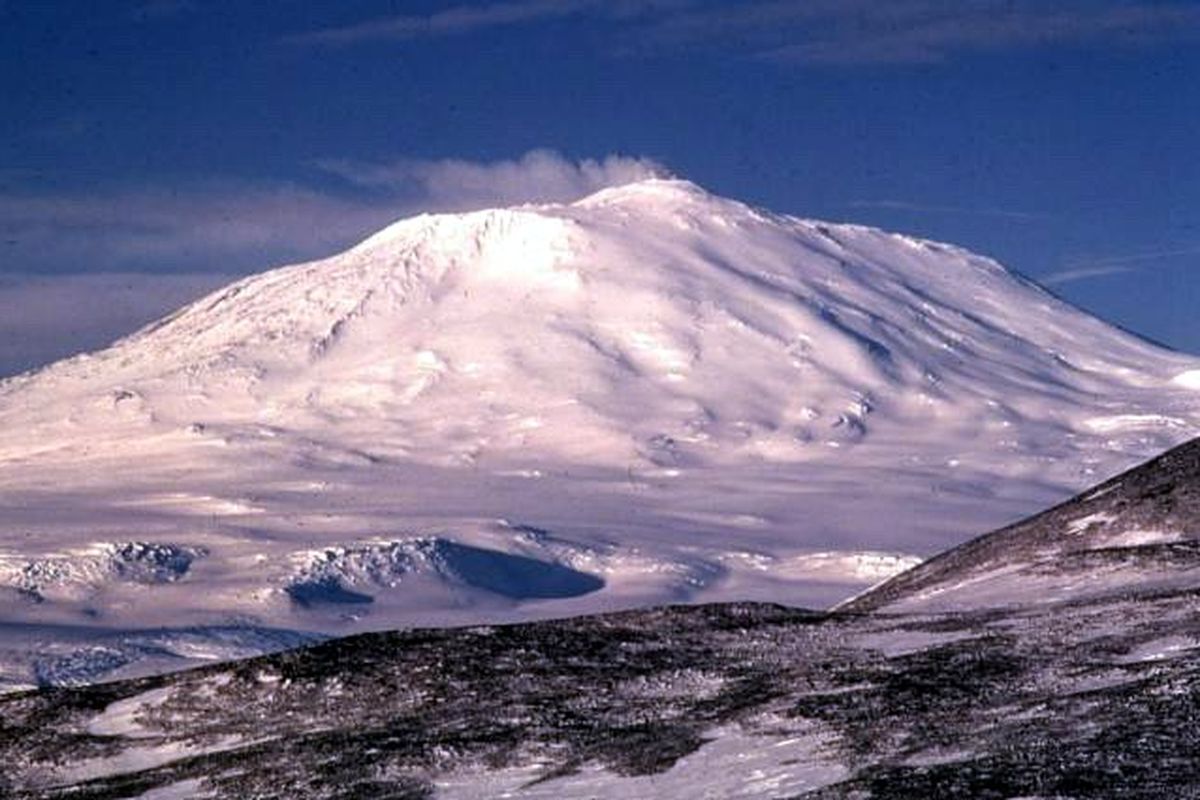 Gunung Berapi di Antartika Muntahkan Emas Rp 91 Juta per Hari